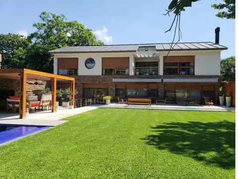 Casa en Alquiler en Martinez Libertador / Rio, Martinez
