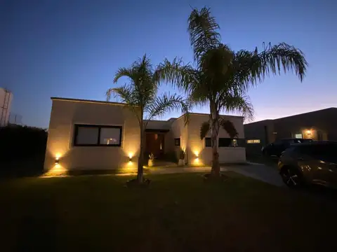 Casa en Alquiler en El Cantón - Barrio Islas, Countries y Barrios Cerrados en Escobar