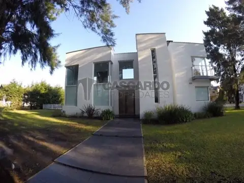 Casa en Alquiler en El Lauquen Club De Campo, Canning