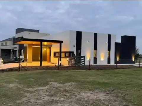 Casa en Alquiler en El Naudir, Countries y Barrios Cerrados en Escobar