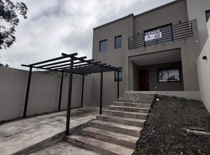 Casa · 160m² · 4 Ambientes · 1 Cochera