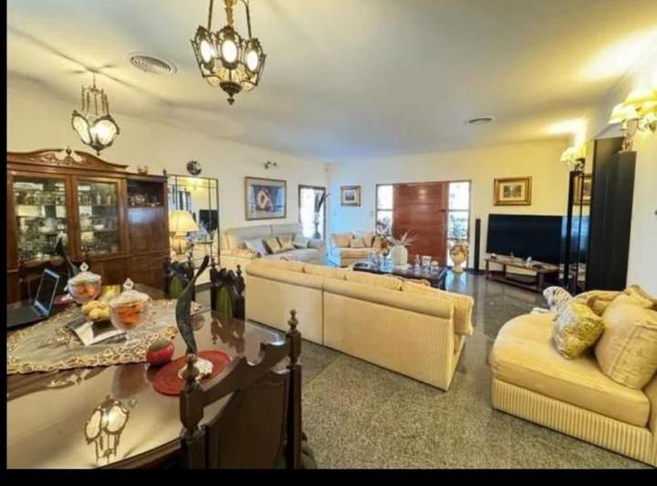 Casa · 356m² · 4 Ambientes · 3 Cocheras