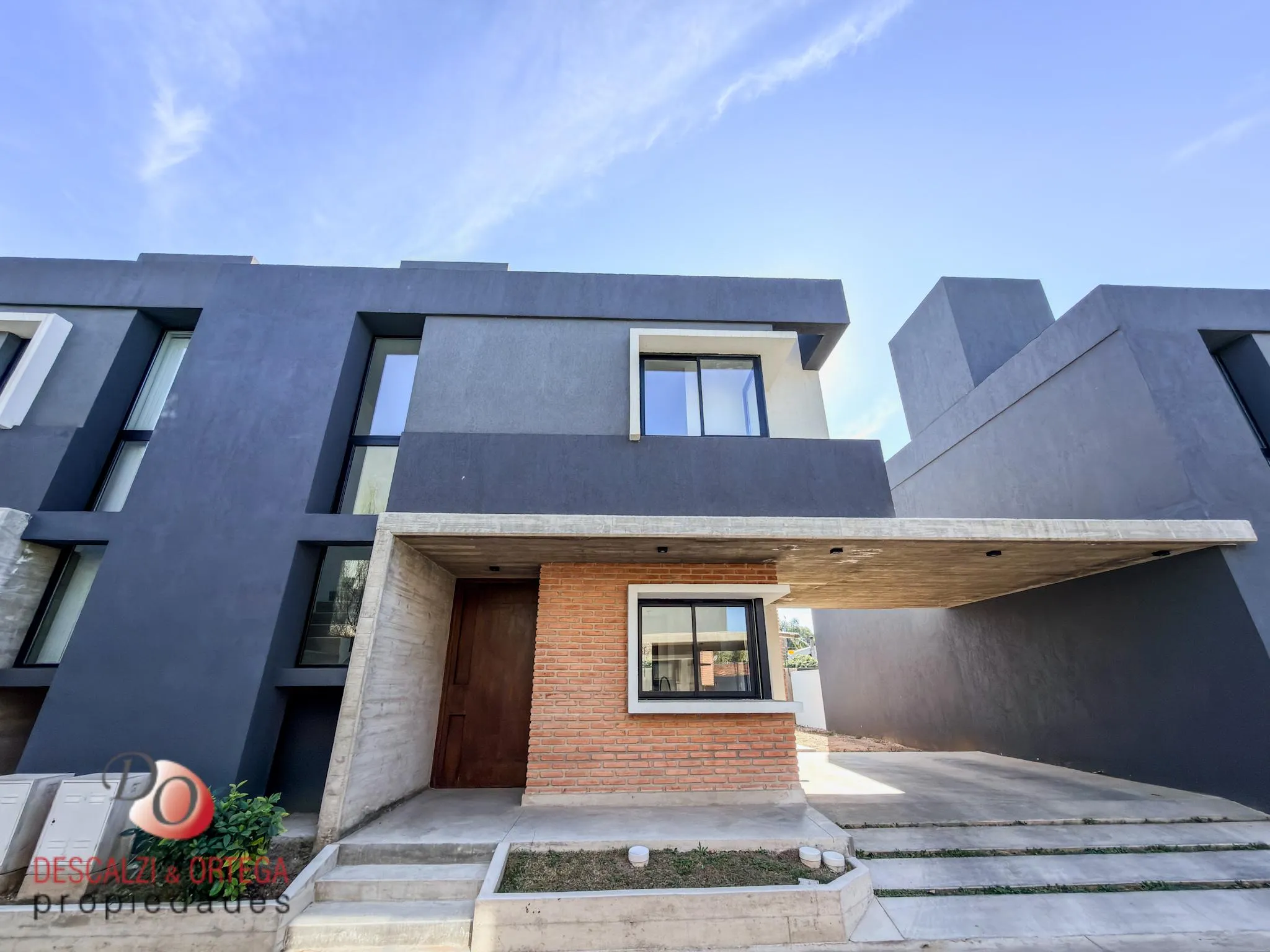 DúplexCasa en venta en complejo cerrado con seguridad en Barrio Rivera Indarte