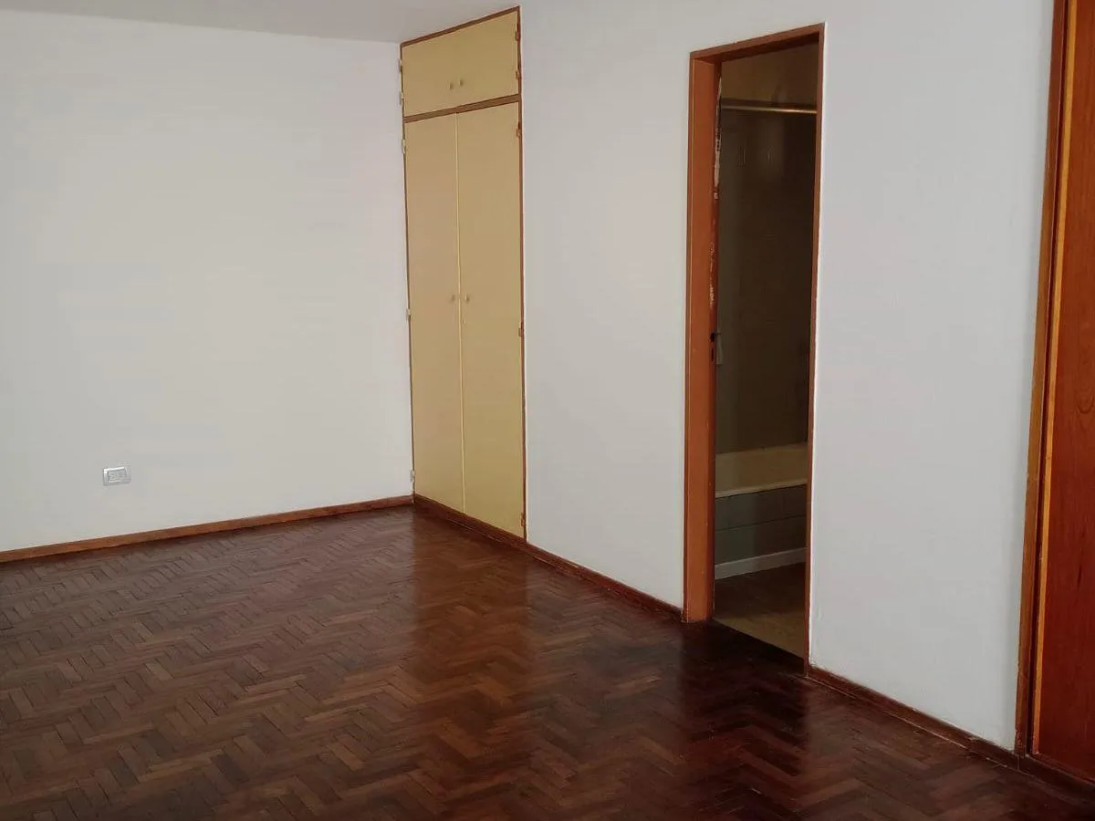 Zona de alta demanda, rodeado de comercios y cerquita de todo