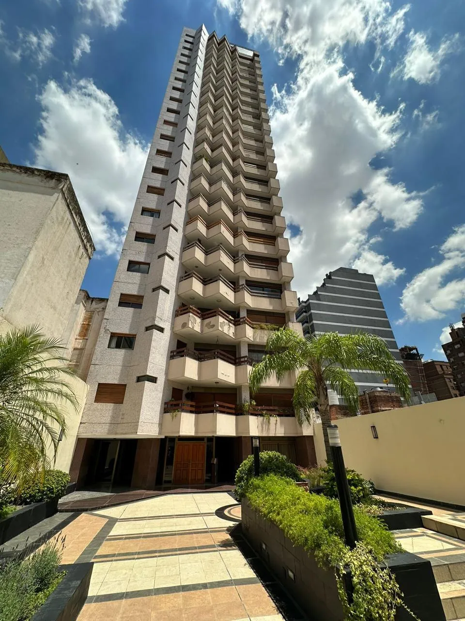 ÚNICO! Piso completo en Nva Cba, vistas panorámicas 360
