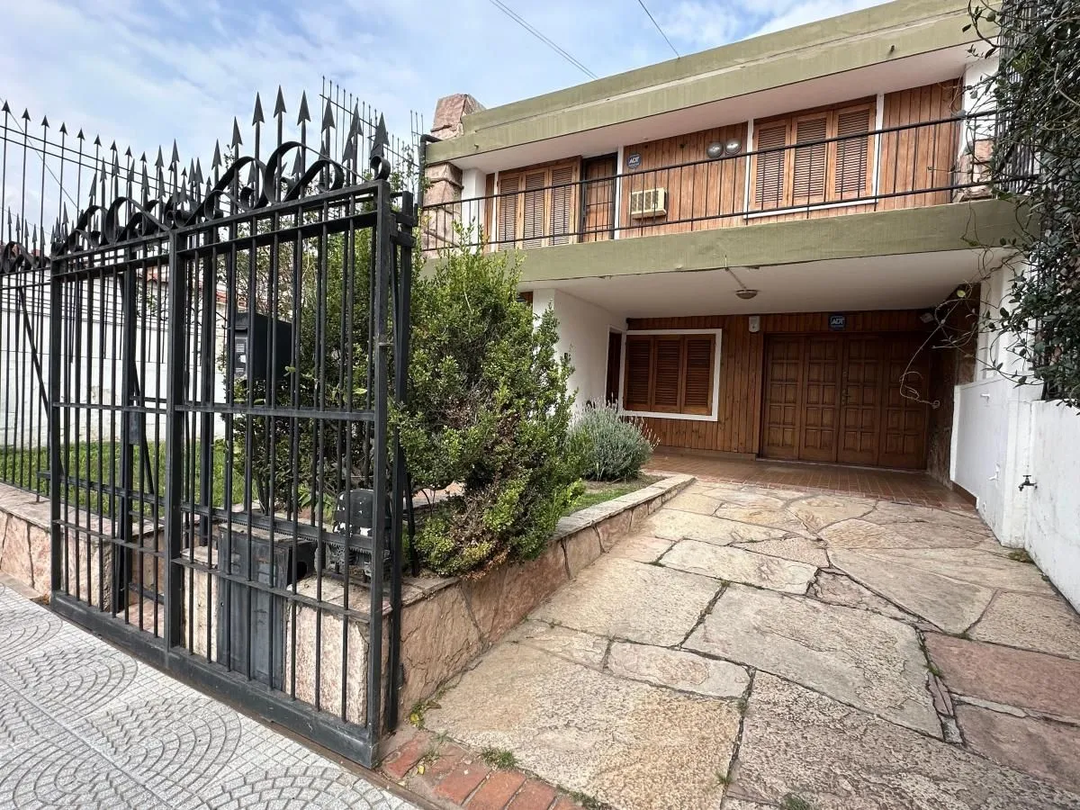 Paso de los Andes 4 dorm + escritorio- gran patio