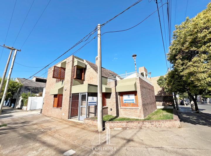 Casa · 246m² · 5 Ambientes · 3 Cocheras