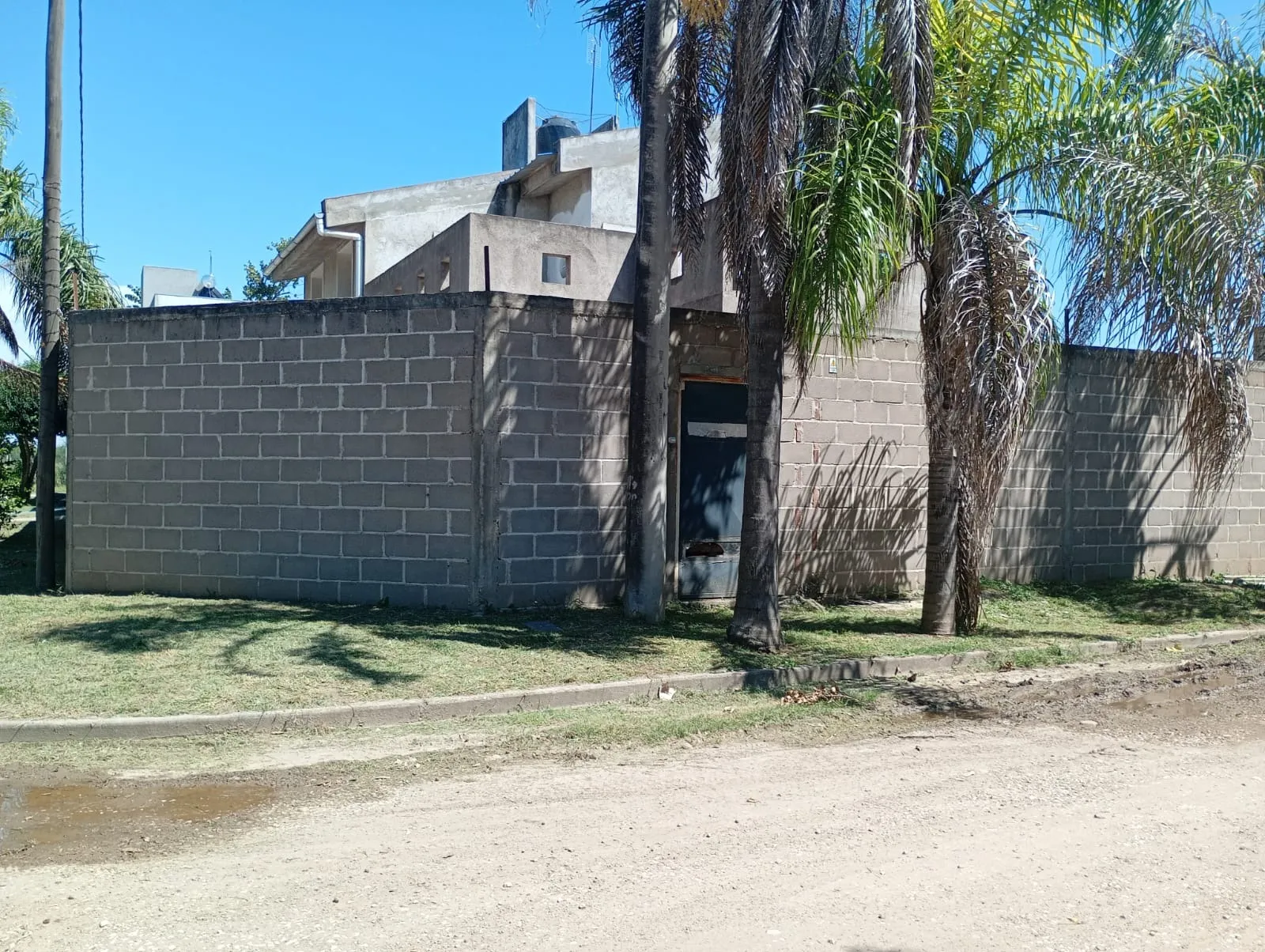 SE VENDE EN BARRIO COOPERATIVA VILLA RETIRO, TRES DORMITORIOS