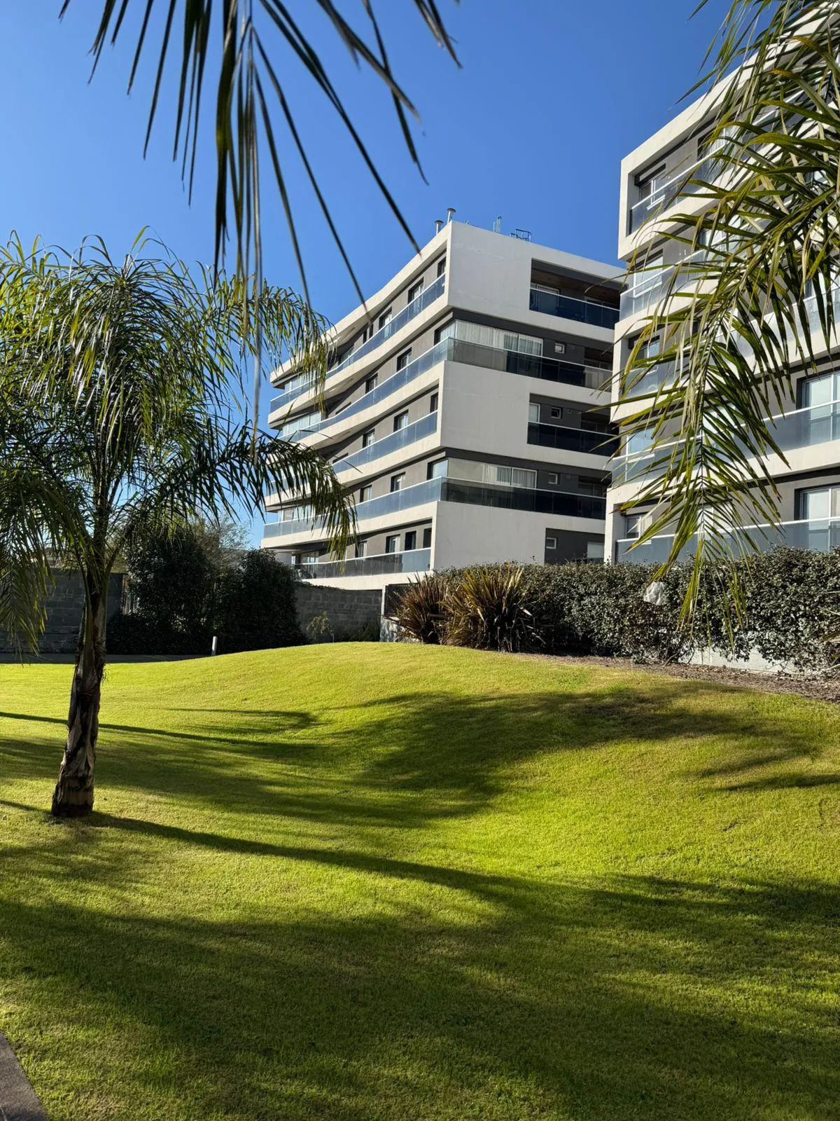 VENTA EN SUMMUM- Departamento de un dormtorio con balcón - Incluye cochera!