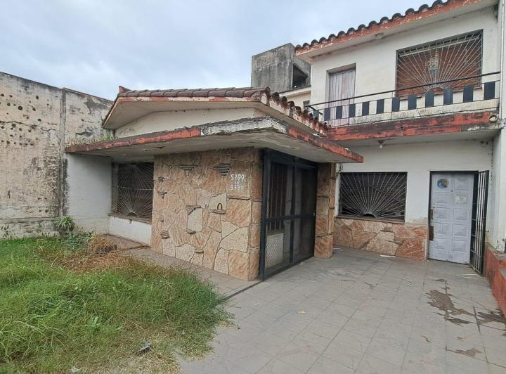 Casa · 250m² · 9 Ambientes · 3 Cocheras