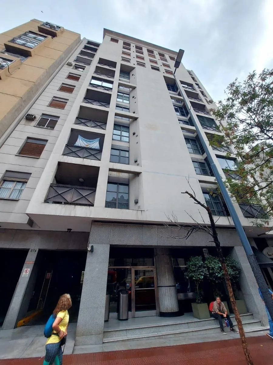 Centro. Fte Patio Olmos. Vendo Semipiso Categ. de 3 dorm c/2 balcones y cochera