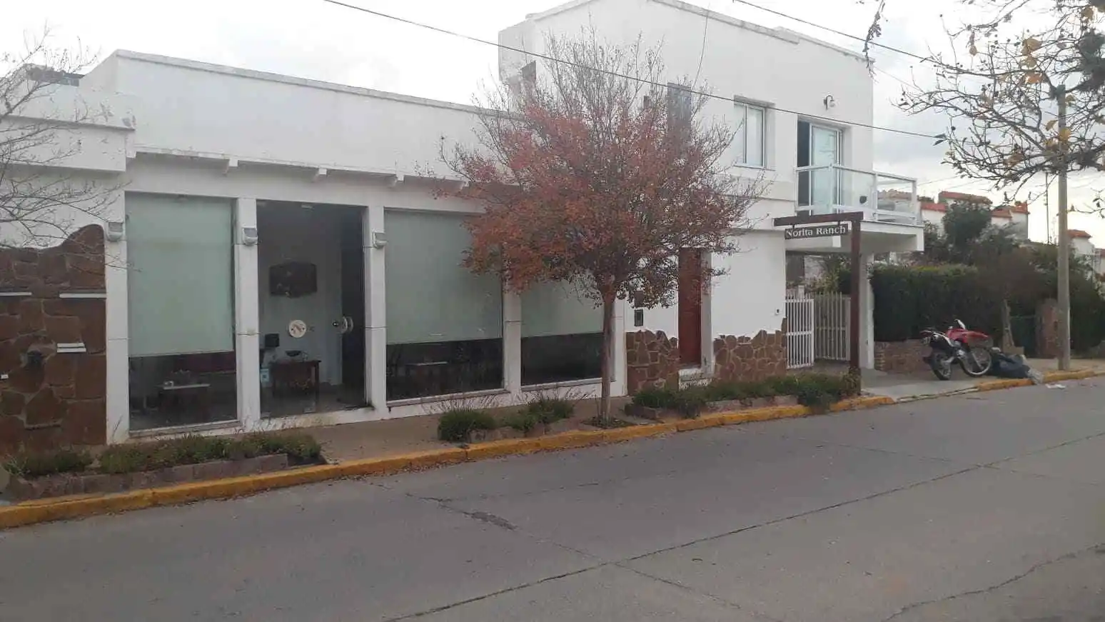 EXCELENTE PROPIEDAD INVERSORES CON 6 HABITACIONES C/BAÑO + UN DPTO EN PA