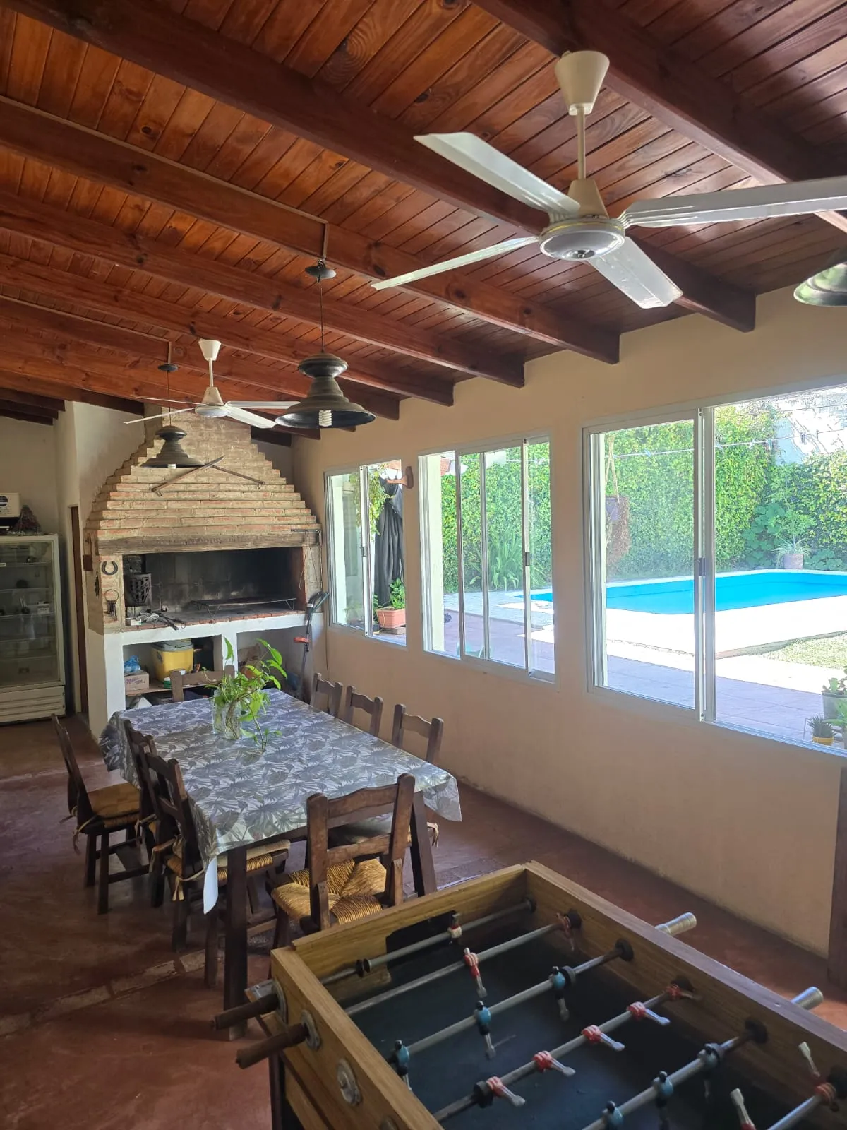 VENTA - CASA CON PILETA Y QUINCHO - B° PARQUE VELEZ SARSFIELD