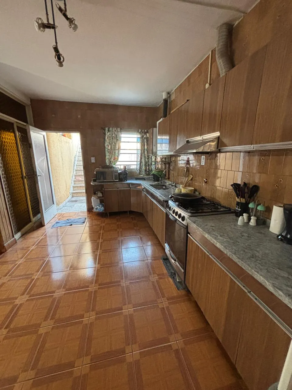 CASA EN VENTA DE 3 DORM Y GRAN TERRENO EN LOS PLATANOS