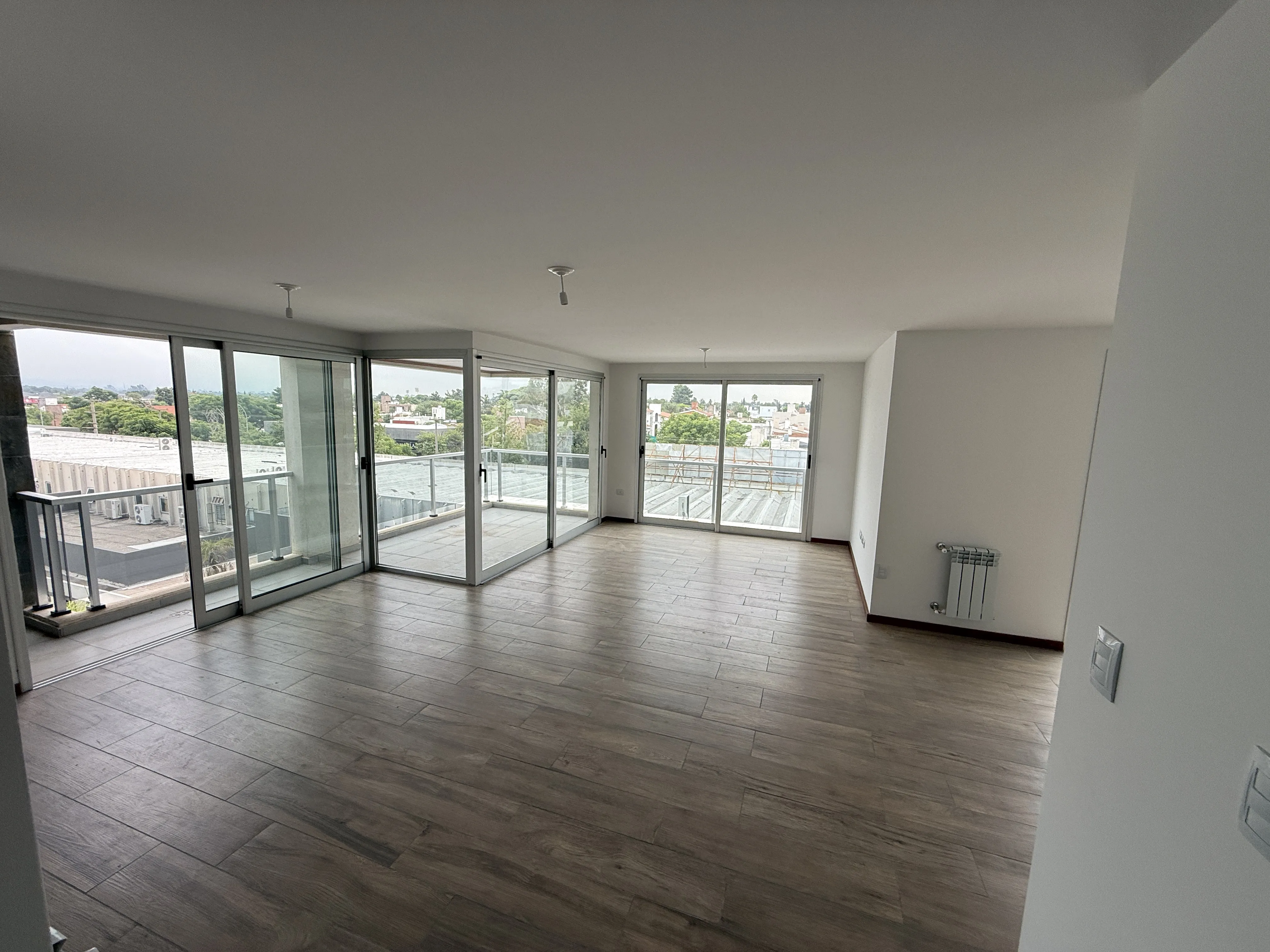 VENTA DEPARTAMENTO EN COMPLEJO MEDILAND VILLAGE - 3 DORMITORIOS C/ TERRAZA