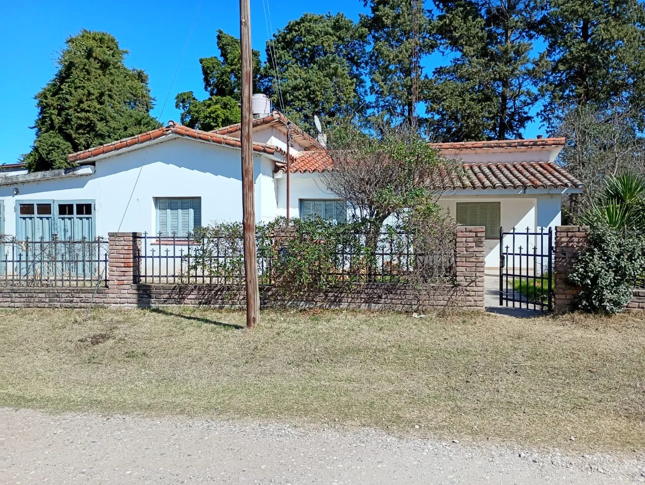 Villa San Isidro Chalet de 3 dorm. Frente a la Plaza de la Democracia