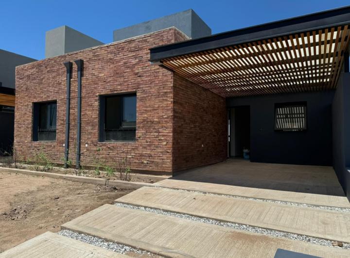 Casa · 100m² · 4 Ambientes · 1 Cochera
