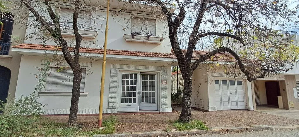 SE VENDE CASA + 2 DEPARTAMENTOS EN SAN FRANCISCO CORDOBA ZONA CENTRO