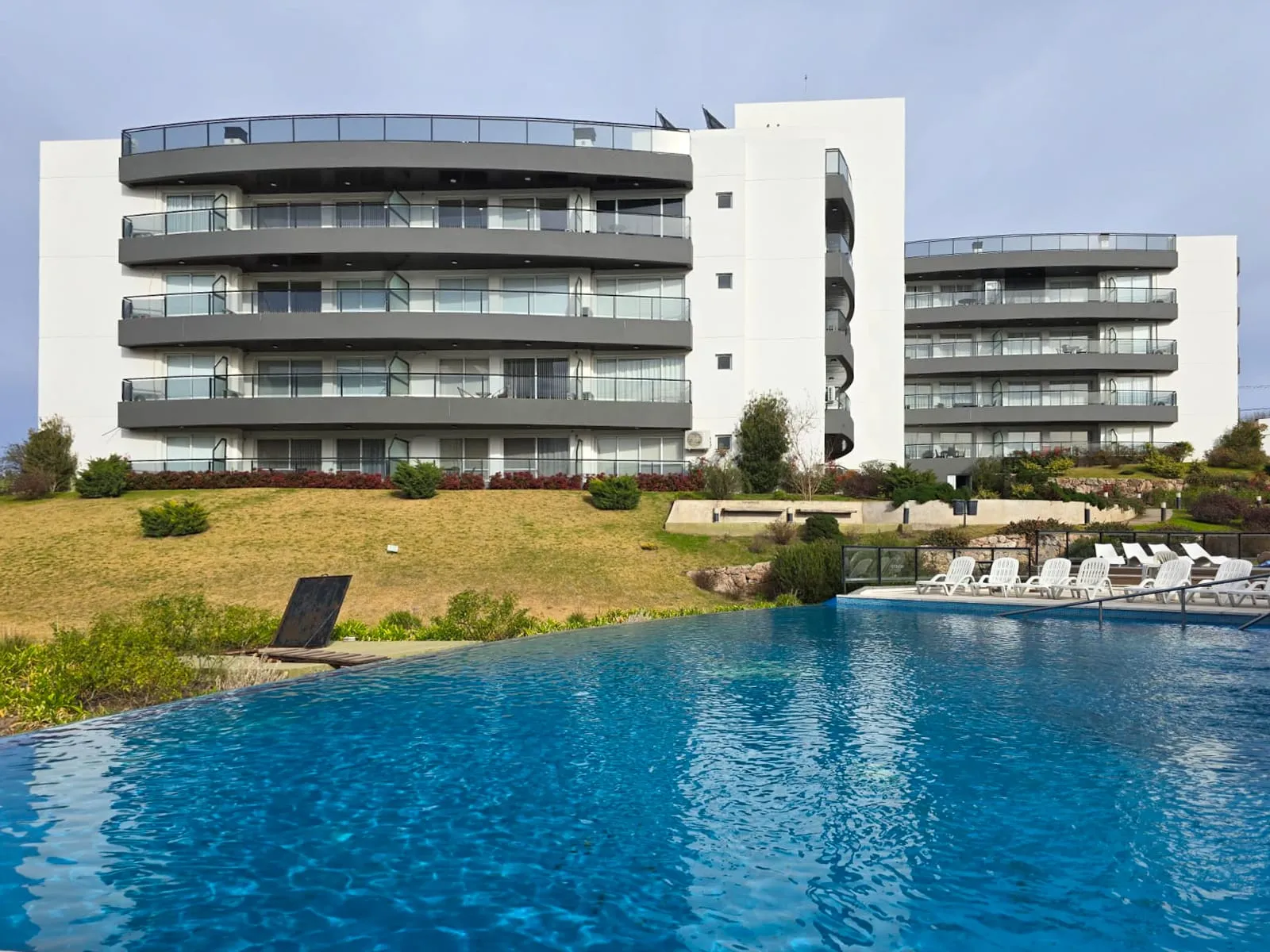 DEPARTAMENTO CON VISTA AL LAGO