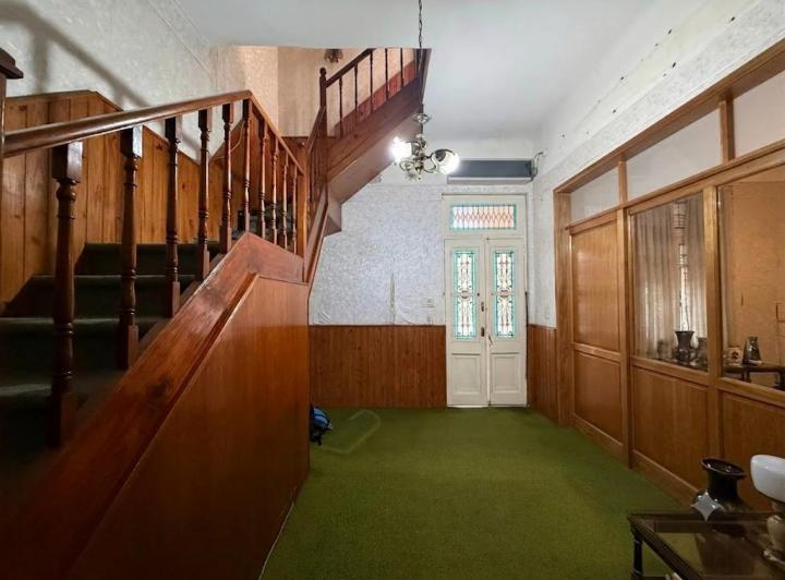 Casa · 220m² · 9 Ambientes · 1 Cochera