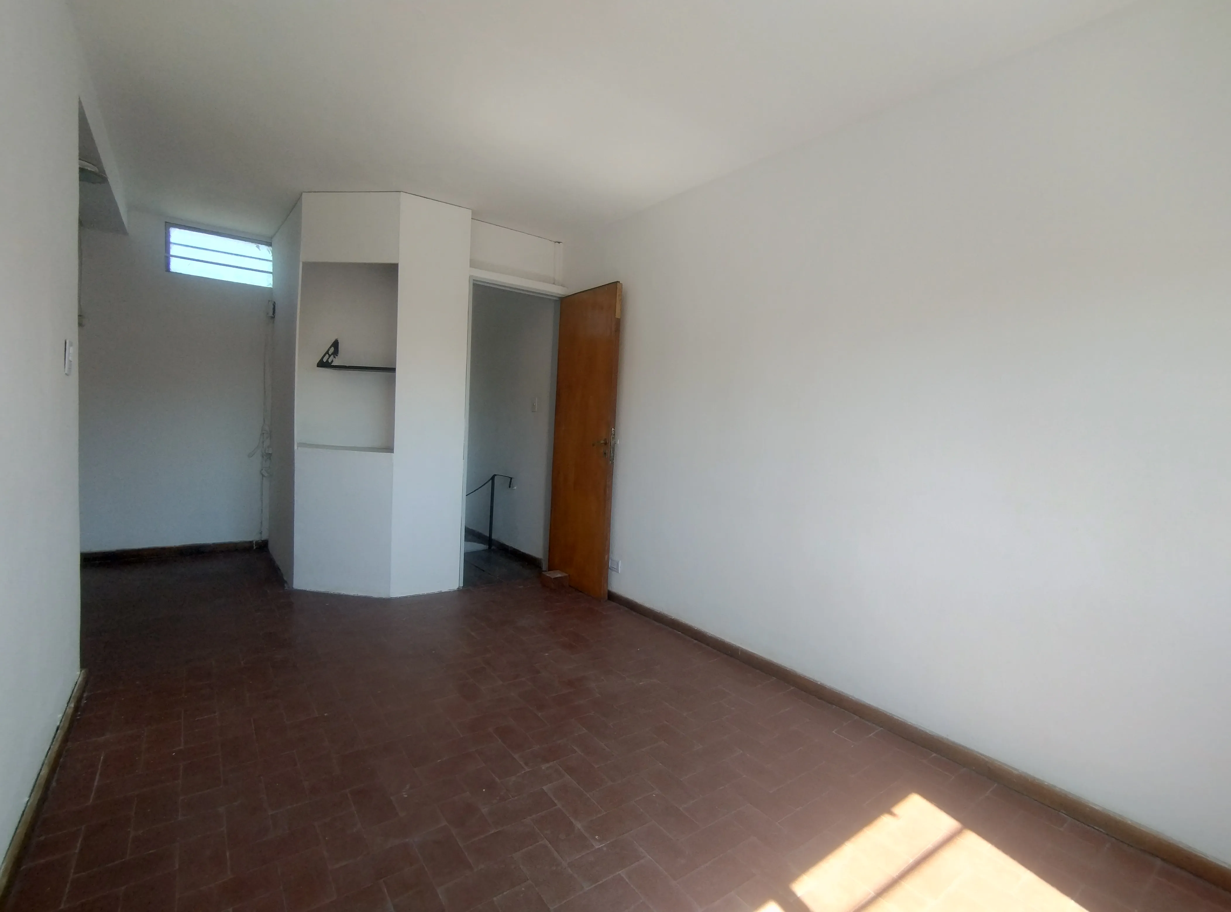 DEPARTAMENTO IDEAL INVERSOR - 2 DORMITORIOS, COCHERA, PATIO - ESCRITURA