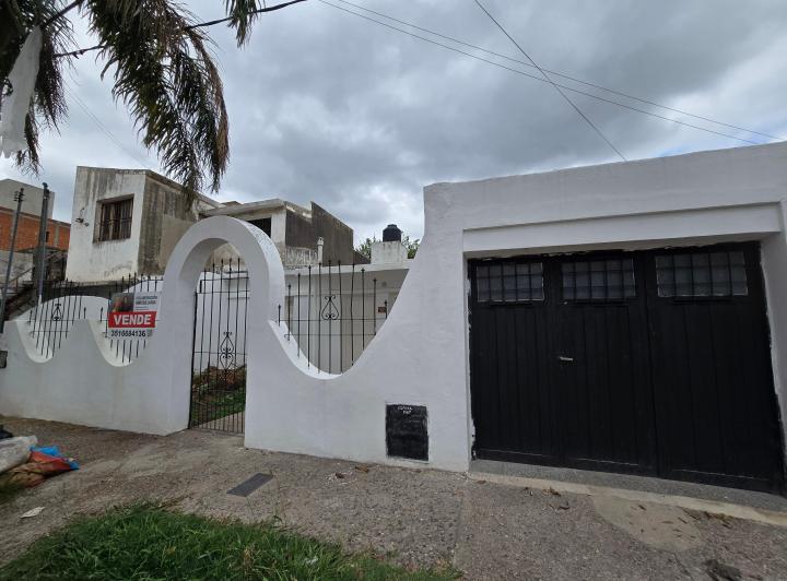 Casa · 188m² · 8 Ambientes · 1 Cochera