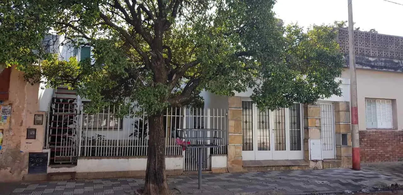 CASA + DPTO B° GRAL BUSTOS - Calle Santiso y Moscoso