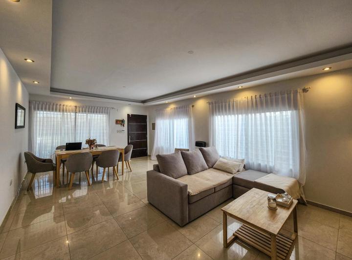 Casa · 112m² · 5 Ambientes · 4 Cocheras