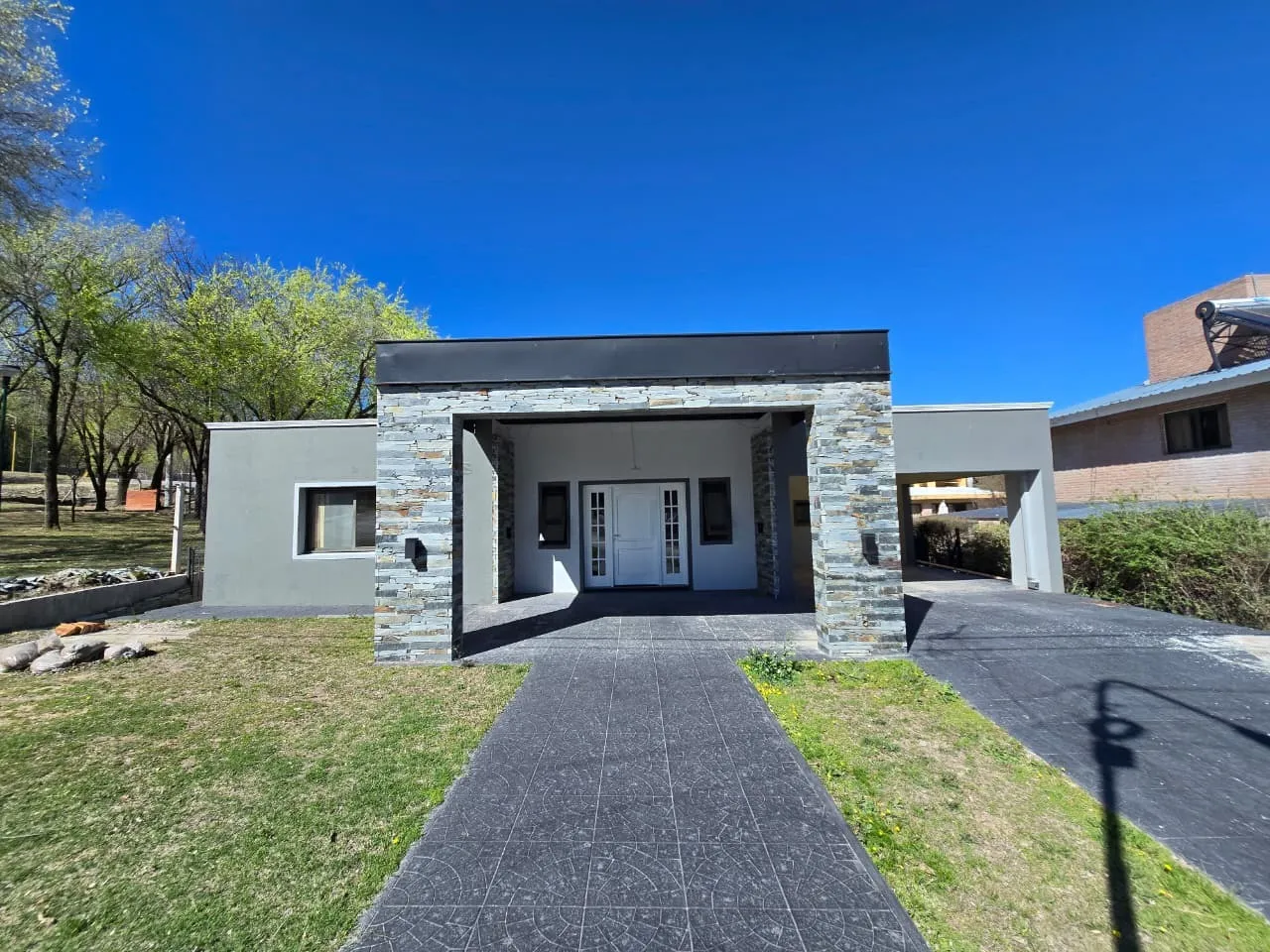 Venta: Casa - 3 Dormitorios - Quincho, Pileta, Cochera - El Dorado - San Antonio