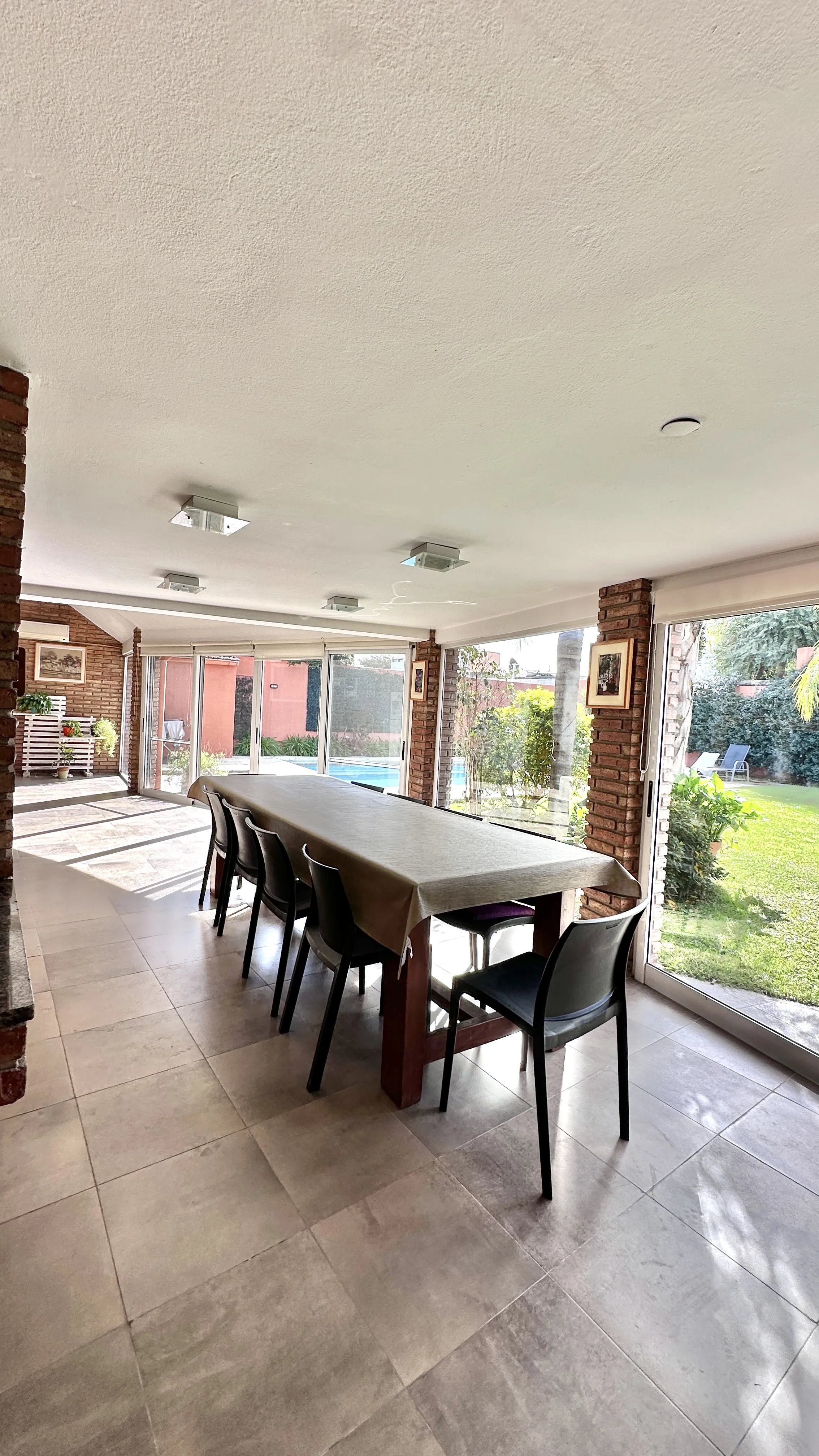 Casa 1 Planta en Cerro de las Rosas | 3 Dorm. | 2 Escritorios | Quincho y Pileta | Apta Crédito (Recibe Menor) - Terreno 600m2