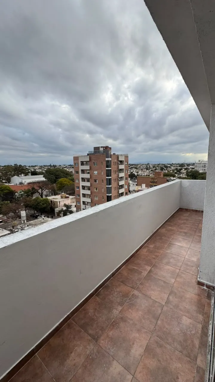 OPORTUNIDAD DE VENTA- FACILIDADES- DPTO 1 DORM. PISO 7 C/ BALCÓN – EDIFICIO ALMERIA -MODERNO EN ALTO ALBERDI