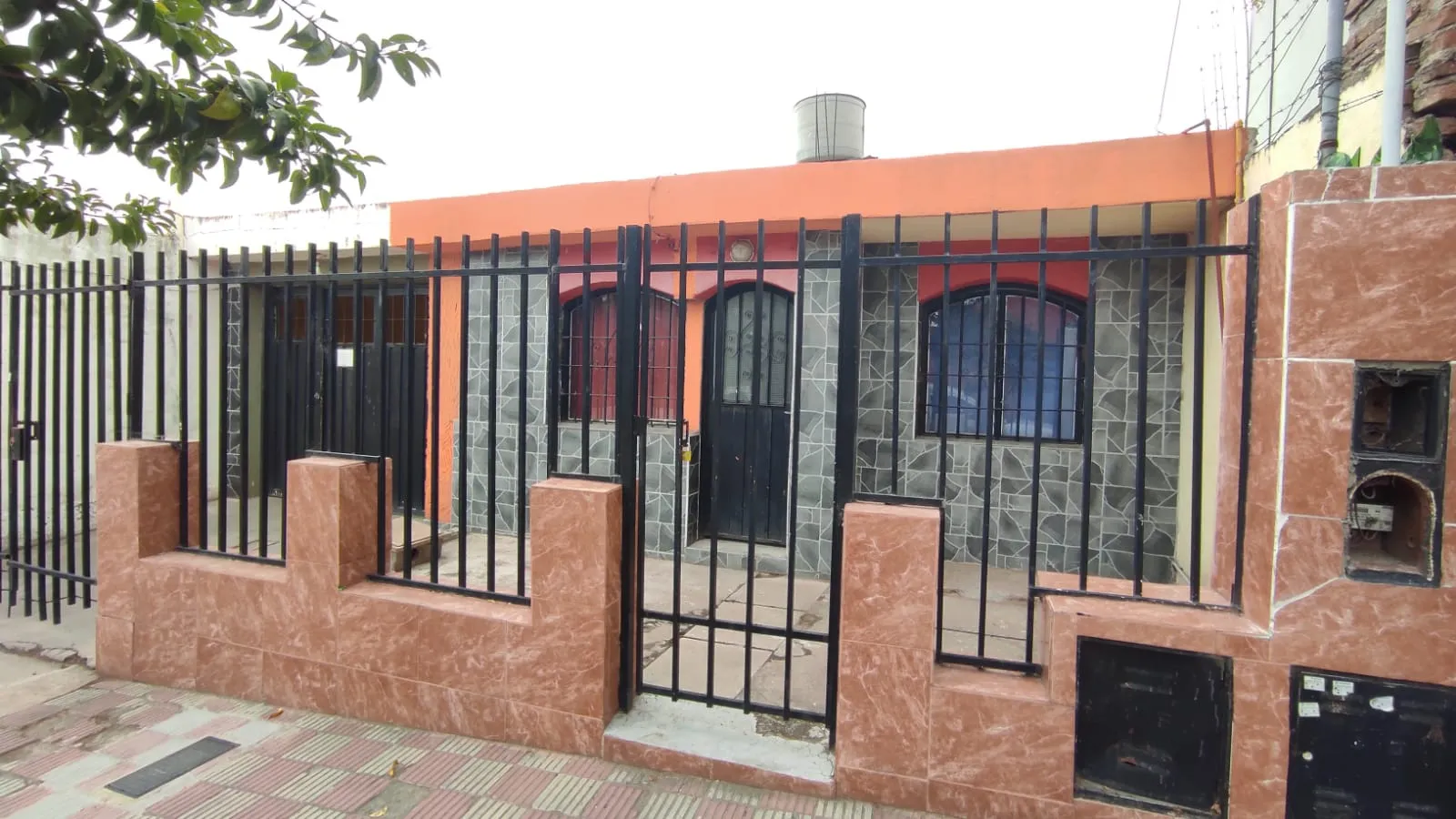 Cómoda y Económica Casa con Patiecito!