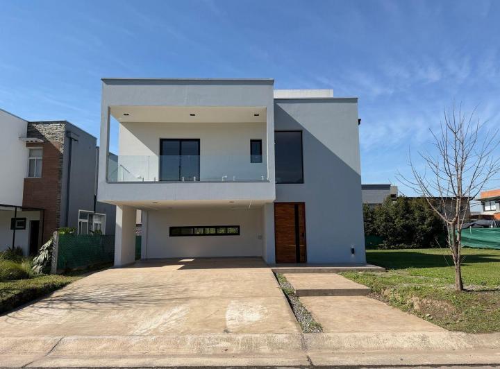 Casa · 289m² · 5 Ambientes · 2 Cocheras
