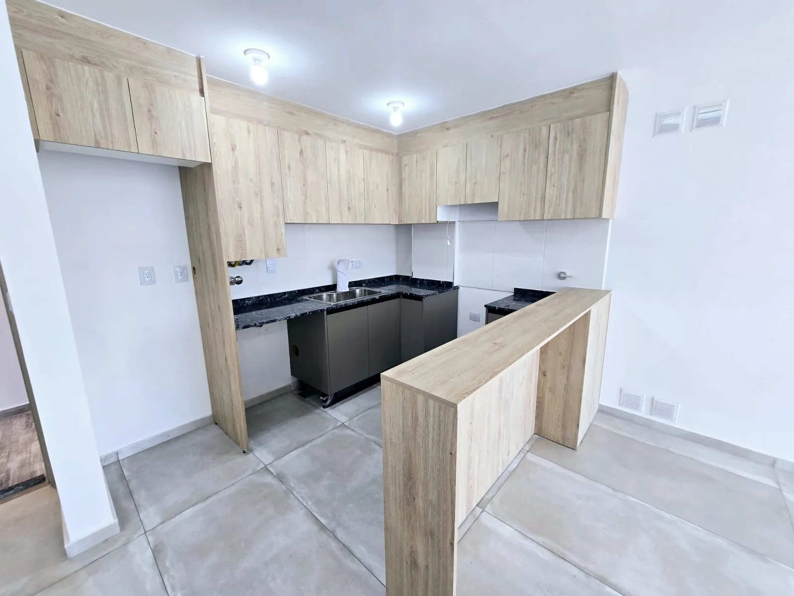 Venta: Departamento 3 Dormitorios 2 Baños - Balcón, Pileta, Cochera - Santa Rita
