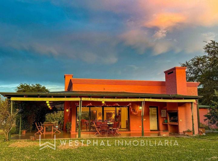 Casa · 298m² · 6 Ambientes · 2 Cocheras
