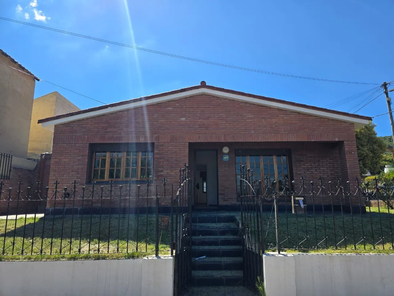 Venta: Casa - 3 Dormitorios - Pileta, Quincho, Patio - Malvinas - Carlos Paz
