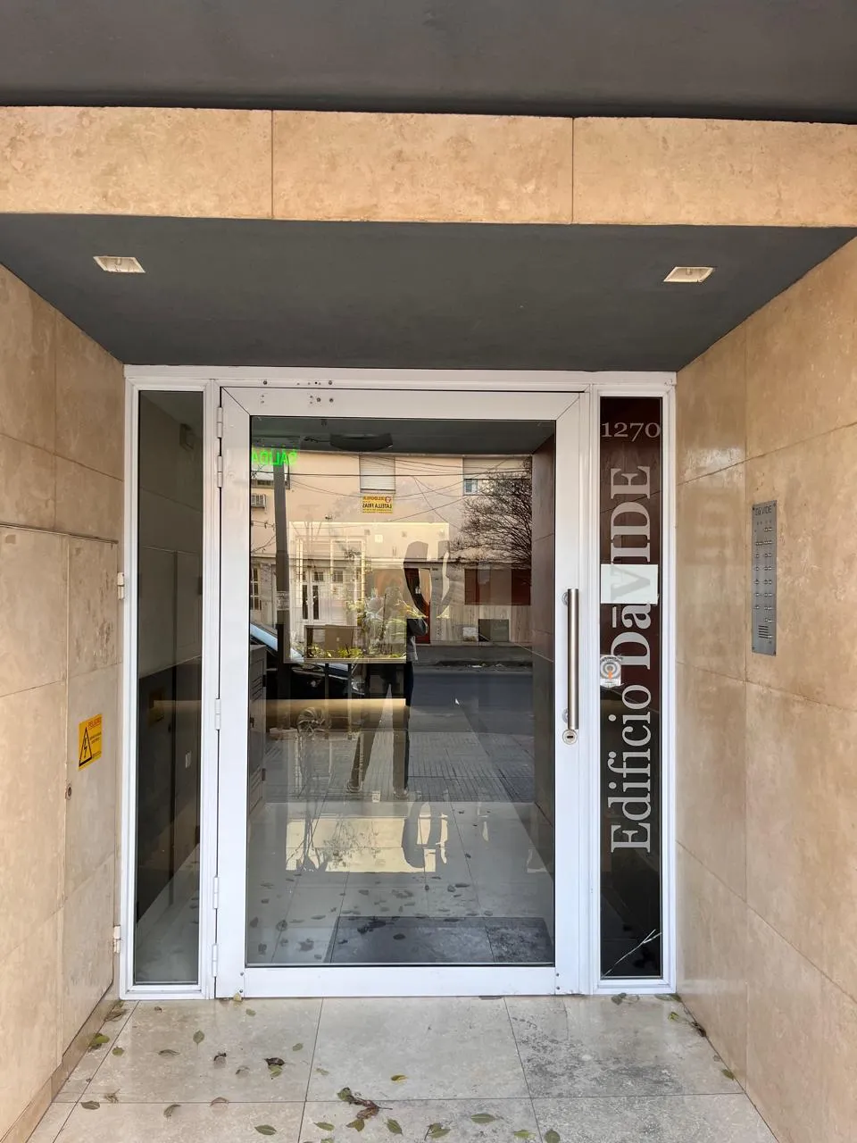 Venta depto 1 dorm  45 m  6 piso contrafrente  25 de Mayo 1200