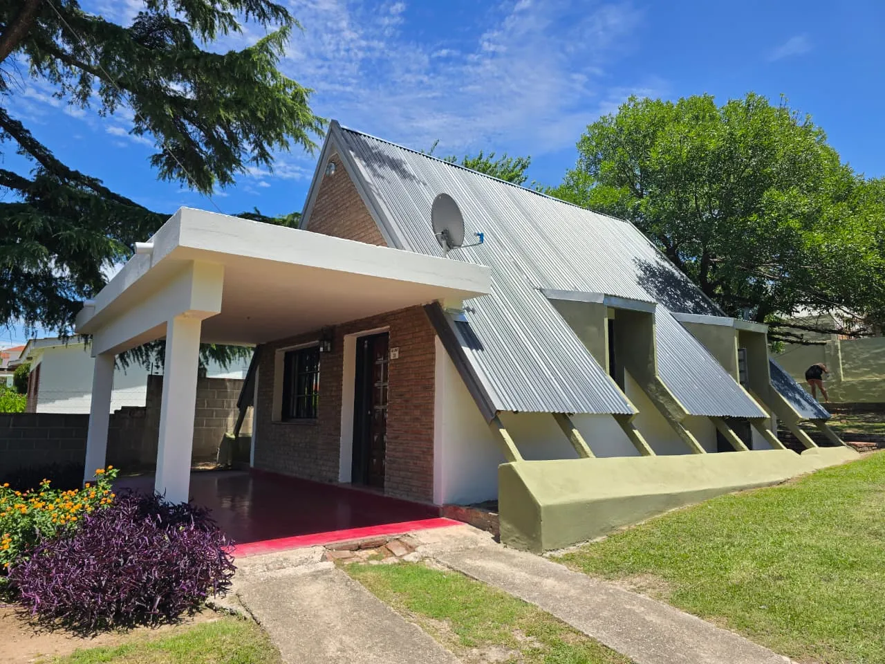 Venta: Casa - 2 Dormitorios- Pileta, Patio, Cochera - Carlos Paz
