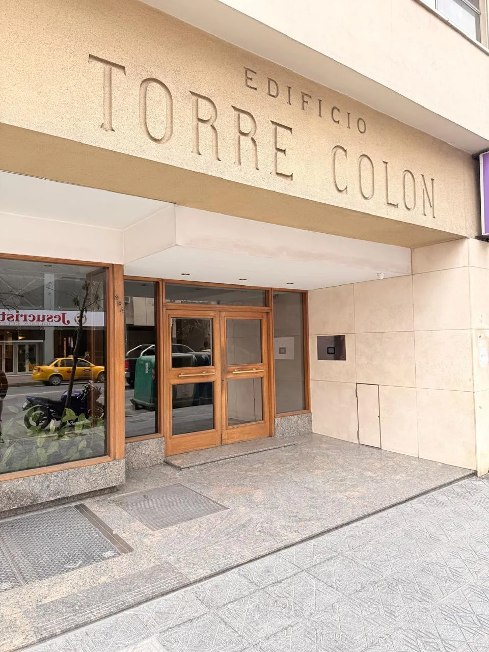 VENDO TORRE COLON 3 DORM + DEP. SERVICIO, COCHERA Y BAULERA.
