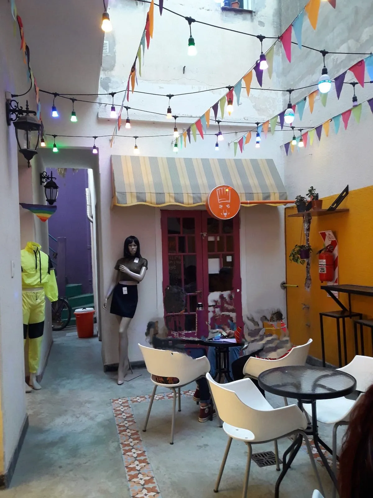 Güemes: paseo comercial en calle Belgrano (5 locales)