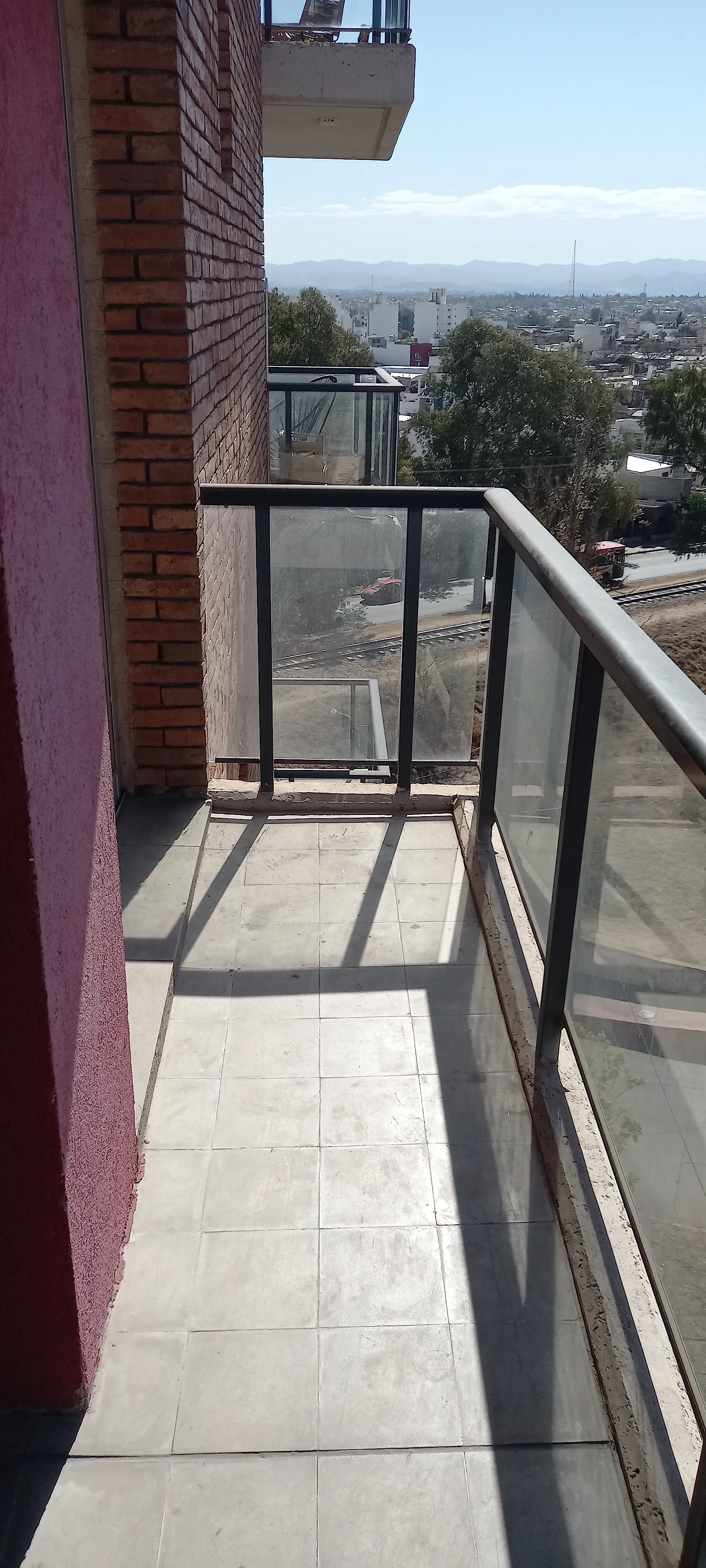 DEPARTAMENTO ÚLIMO PISO CON GRAN BALCÓN