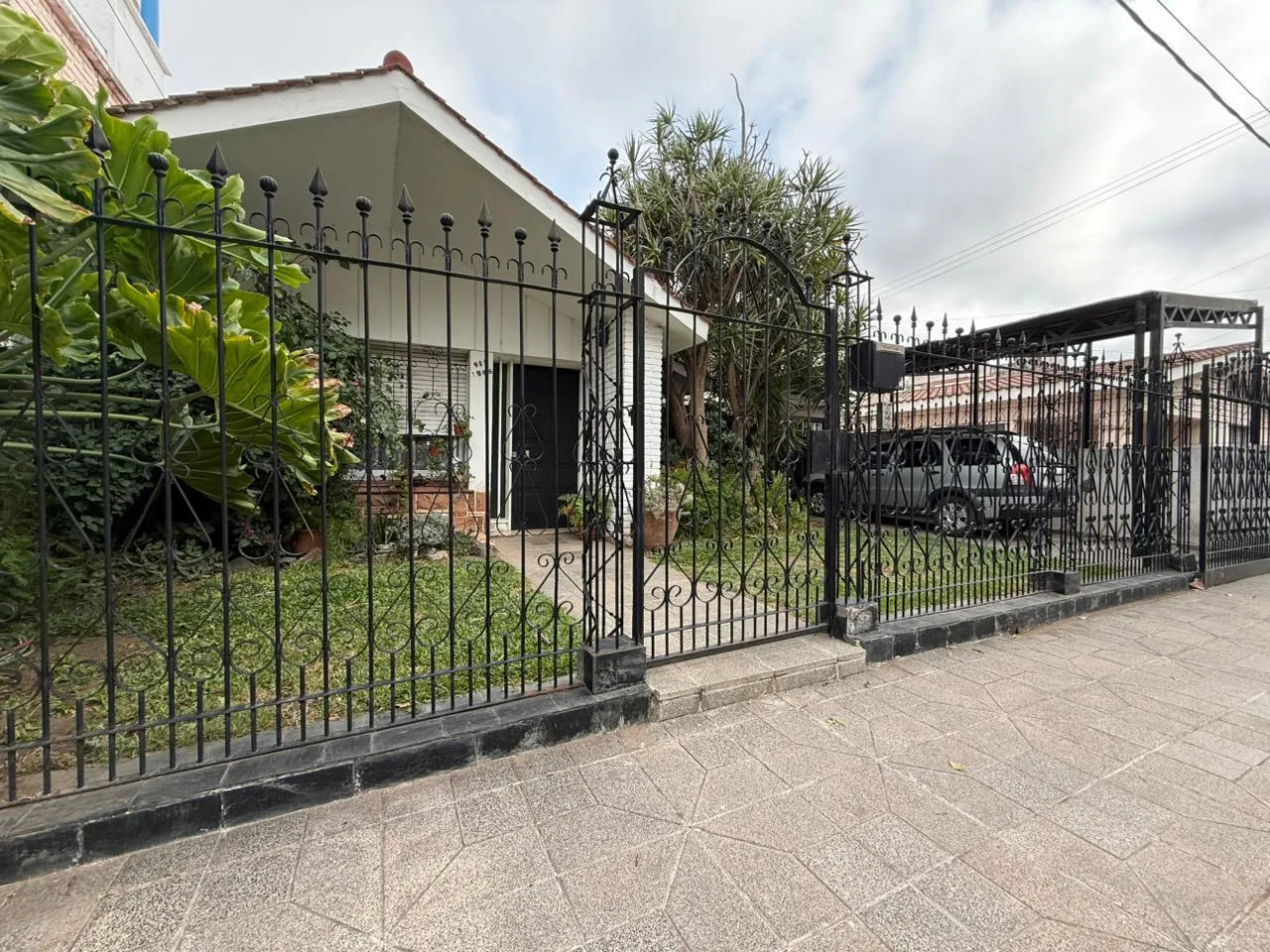 VENTA CASA IMPERDIBLE 4 DORMITORIOS BARRIO MAIPU