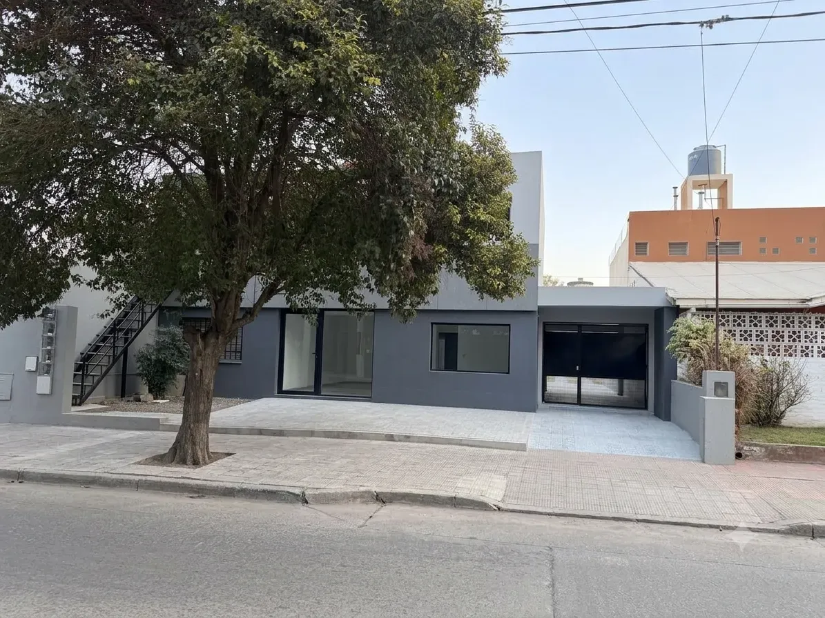 Reciclado a nuevo!! Dpto de un dormitorio y medio frente colegio Dante Alighieri