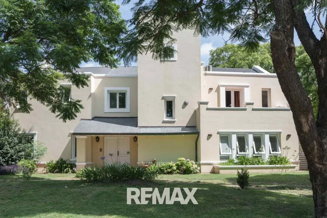 CASA COUNTRY JOCKEY CLUB CÓRDOBA 4 DORMI PILETA PARQUE QUINCHO FONDO A LA LAGUNA DEL GOLF ZONA SUR VENTA