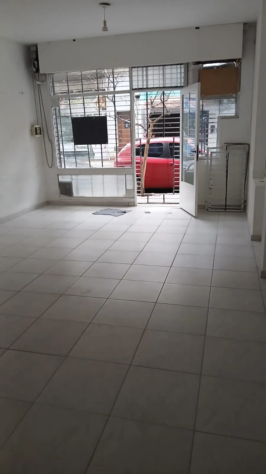 ALQUILO LOCAL COMERCIAL CALLE SUCRE