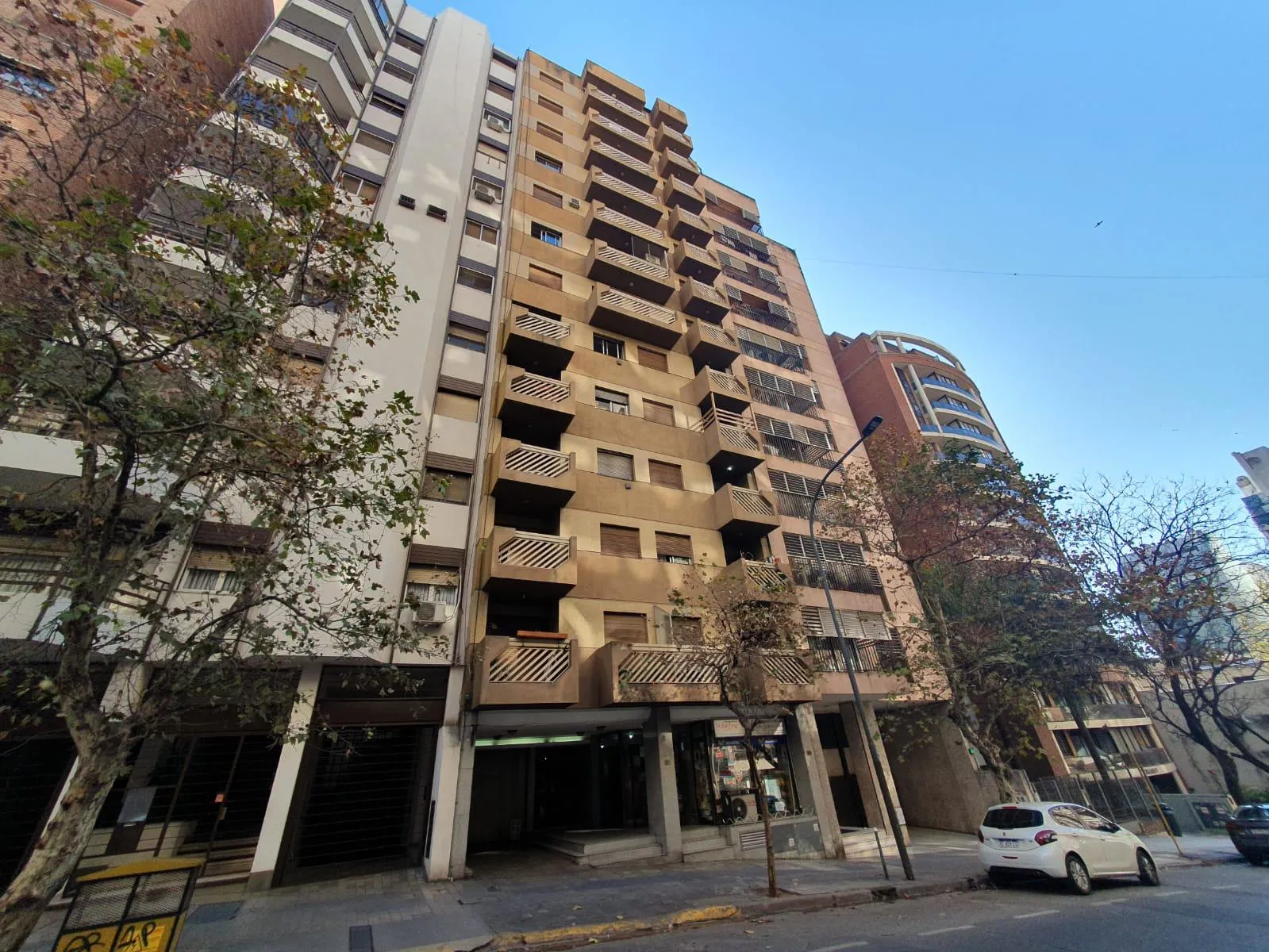 ALQUILER - Monoambiente dividido con balcón