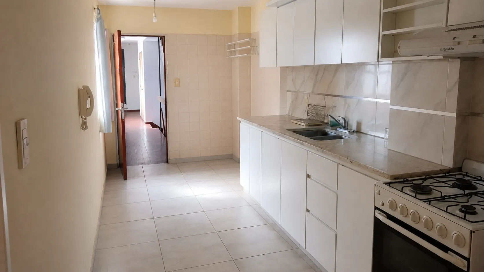 AV. COLÓN 732 - DEPTO 2 Y 1/2 DORM, 2 BAÑOS, COC. SEPARADA Y BALCÓN.