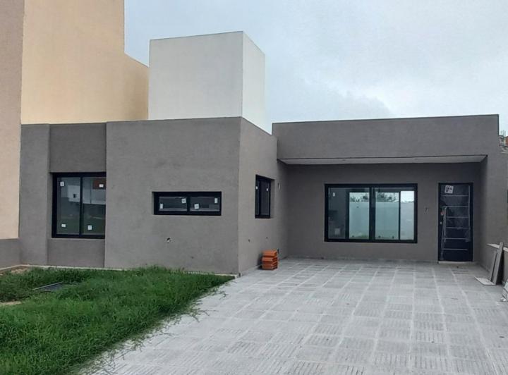 Casa · 155m² · 6 Ambientes · 2 Cocheras