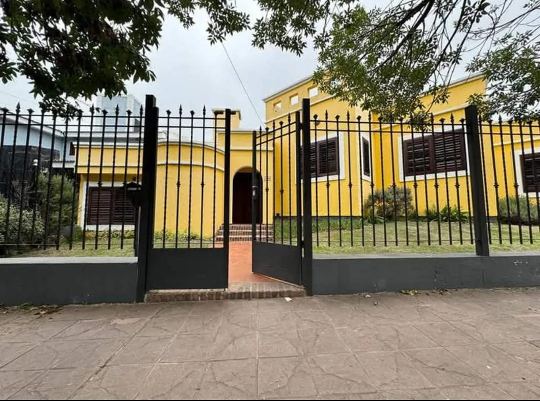 Vendo casa c3dormitorios BParque Capital sur