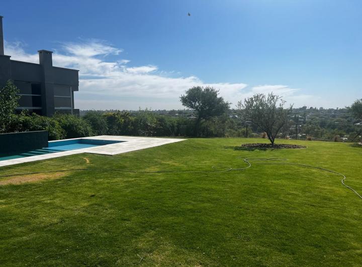 Casa · 415m² · 9 Ambientes · 2 Cocheras
